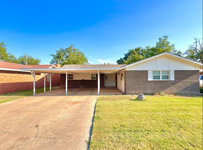 5517 17th Pl in Lubbock, TX - Building Photo - Building Photo