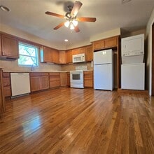 504 Corral Ln in Austin, TX - Foto de edificio - Building Photo