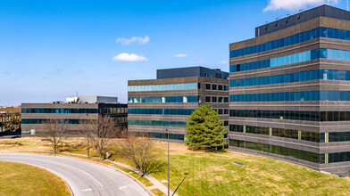 Lofts at Tiffany Springs in Kansas City, MO - Foto de edificio - Building Photo