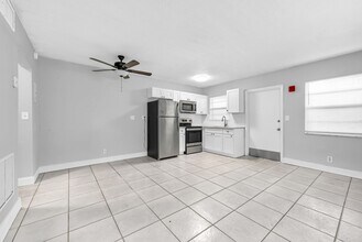 Updated 1bd Apartments - Walk to Young Cir... in Hollywood, FL - Building Photo - Building Photo