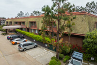 Chateau LAuberge in Del Mar, CA - Foto de edificio - Building Photo