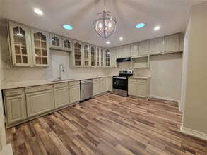 2708 Crestmoor Ct in Arlington, TX - Building Photo - Building Photo