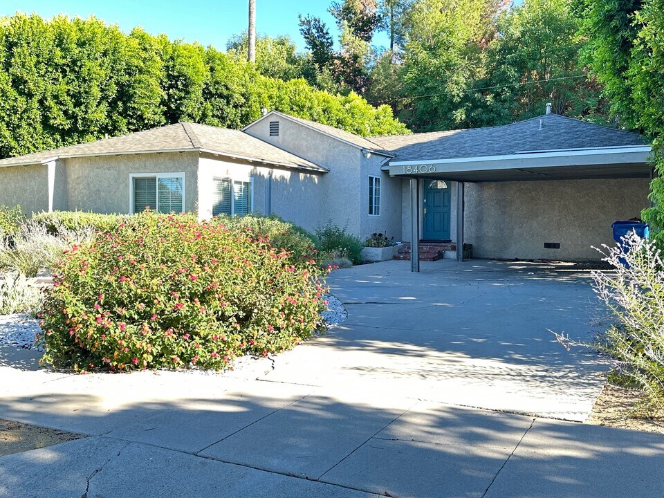 18406 Bessemer St in Tarzana, CA - Building Photo