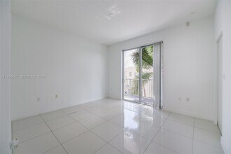 2130 Van Buren St in Hollywood, FL - Building Photo - Building Photo