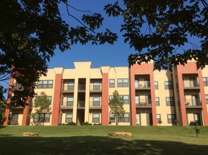 Crown Village at Elm Ridge in Broken Arrow, OK - Foto de edificio - Building Photo