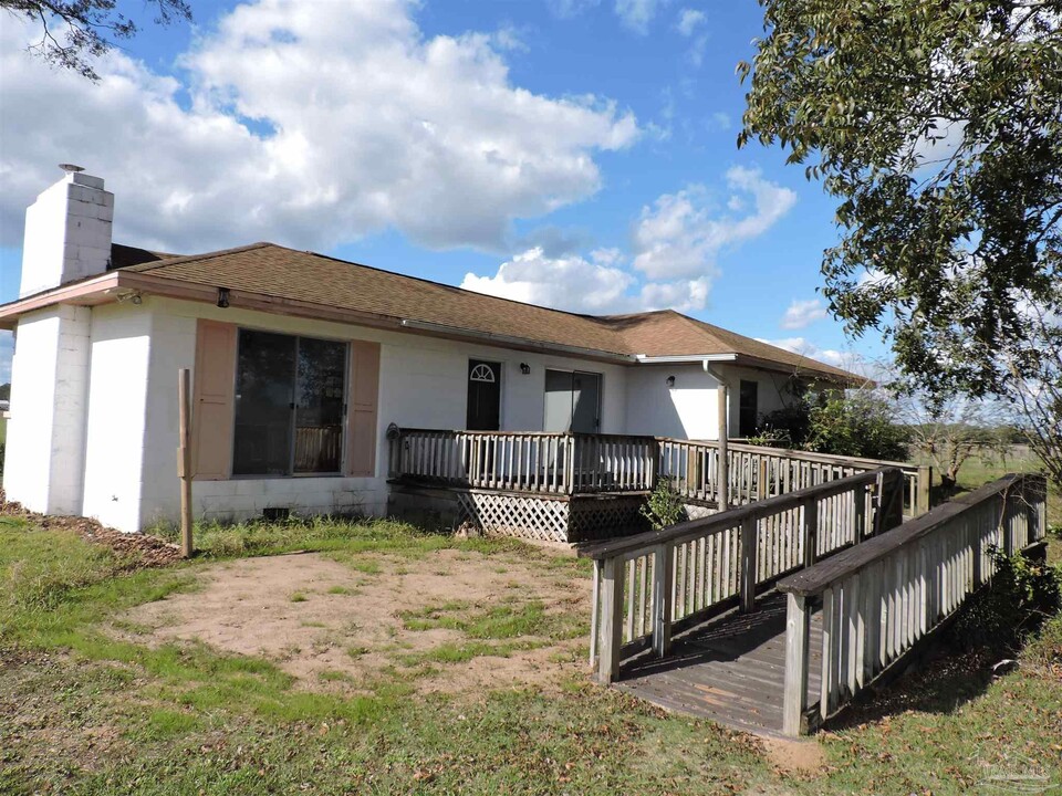 9019 Chumuckla Hwy in Pace, FL - Building Photo