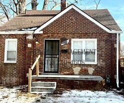This beautifully updated 3-bedroom, 1-bath single-family home is ready for move-in! in Detroit, MI - Building Photo