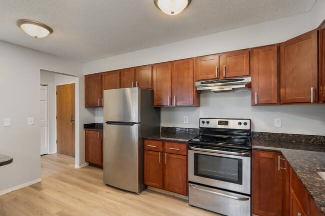 Westlake Estate Apartments in St. Louis Park, MN - Building Photo - Interior Photo