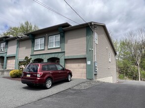 69 Tiara Ct in Blakely, PA - Foto de edificio - Building Photo