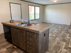 6572 N Hampshire Dr in Holly, MI - Building Photo - Building Photo