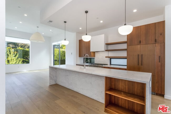 906 Benton Wy in Los Angeles, CA - Building Photo - Building Photo