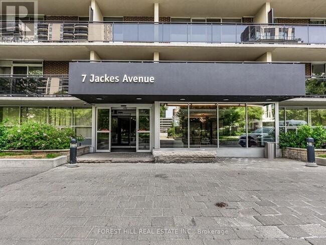7-1817 Jackes Ave in Toronto, ON - Building Photo - Building Photo