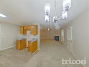 7913 Four Oaks Ct in Union City, GA - Building Photo - Building Photo