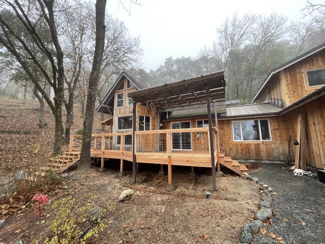 7007 Hugo Rd in Grants Pass, OR - Building Photo - Building Photo