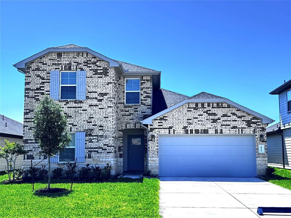 30703 Castle Cove Dr in Fulshear, TX - Foto de edificio