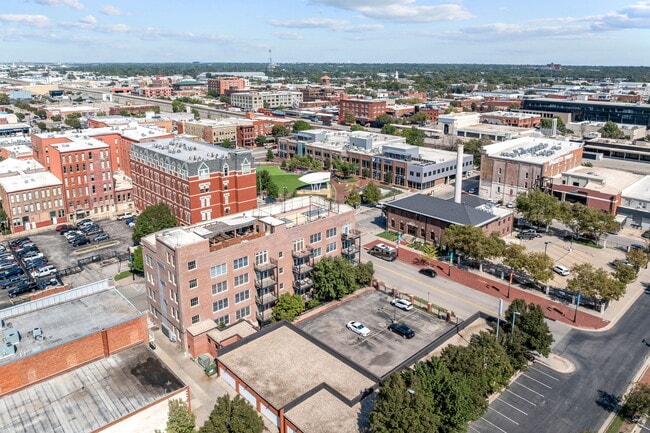 201 S St Francis Ave, Unit #401 in Wichita, KS - Building Photo - Building Photo