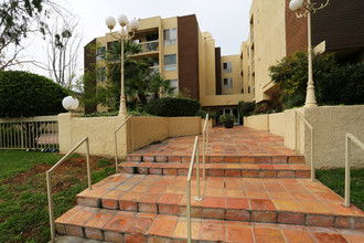 Bakman Towers in North Hollywood, CA - Building Photo - Building Photo