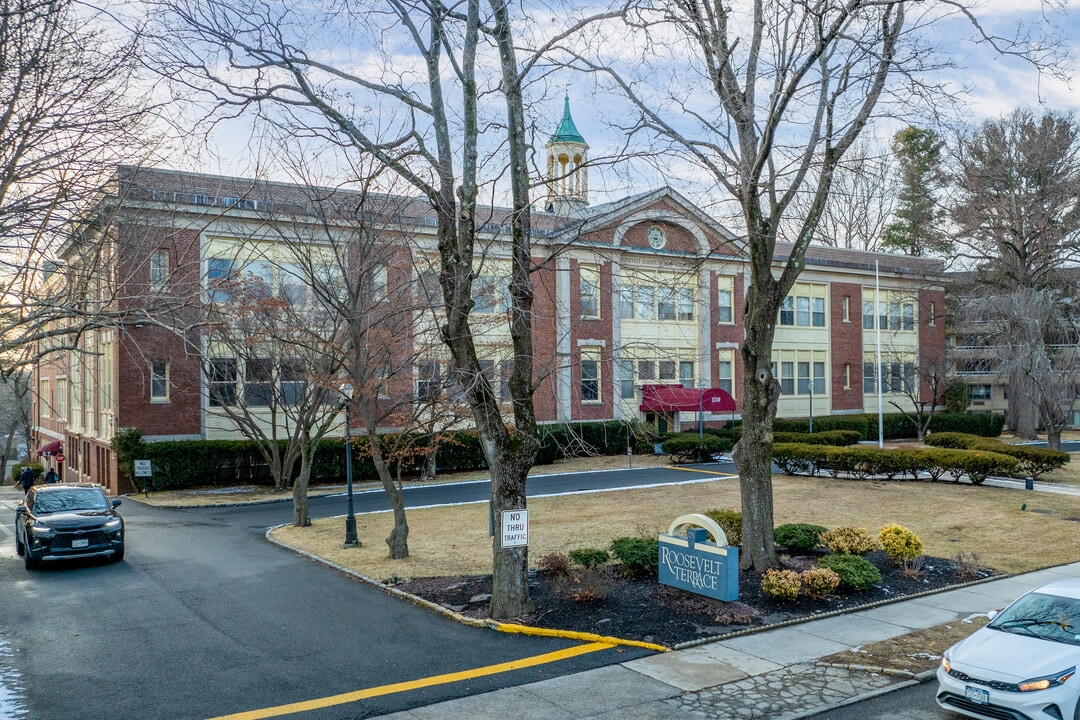 Rosevelt Terrace Condominiums in New Rochelle, NY - Building Photo