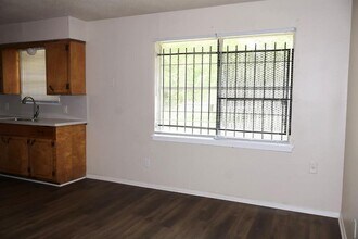 6415 Heath St in Houston, TX - Foto de edificio - Building Photo