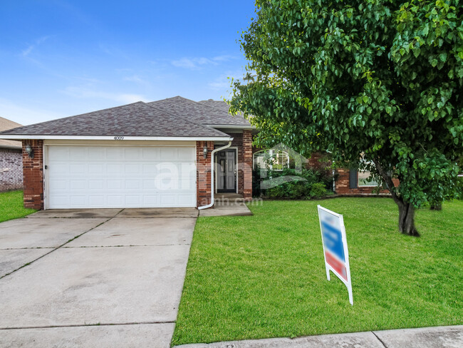 property at 4009 Queens Dr