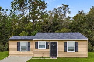 7510 John F Kennedy Dr W in Jacksonville, FL - Building Photo