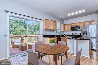 13416 Burrough Farm Dr in Herndon, VA - Building Photo - Building Photo