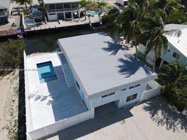 27346 Martinique Ln in Summerland Key, FL - Building Photo - Building Photo