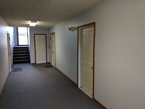 324 W 12th St, Unit #7 in Kearney, NE - Foto de edificio - Building Photo