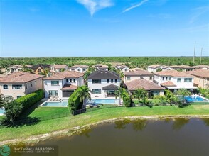 11036 Meridian Dr N in Parkland, FL - Foto de edificio - Building Photo