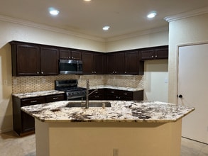 8511 Ocotillo Ct in Elk Grove, CA - Building Photo - Building Photo