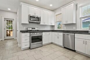 91 Verndale St, Unit 2 in Brookline, MA - Building Photo