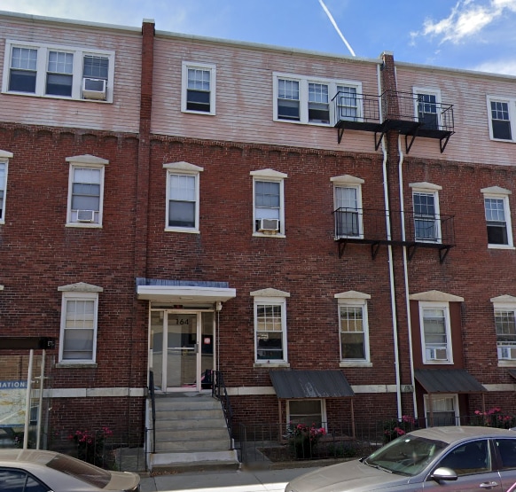 164 North Beacon St, Unit 2A in Boston, MA - Foto de edificio - Building Photo