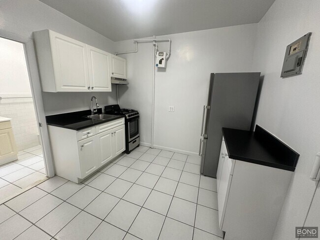 1427 York Ave in New York, NY - Building Photo - Building Photo