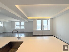 666 W End Ave in New York, NY - Building Photo - Building Photo