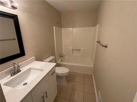 114 Bentley Pkwy in Woodstock, GA - Building Photo