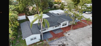 YOUNG CIRCLE in Hollywood, FL - Building Photo