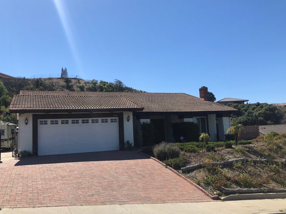 1022 Horizon Dr in Ventura, CA - Foto de edificio