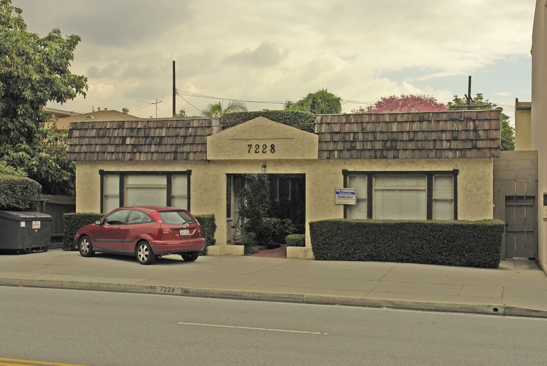 7224-7228 Fountain Ave in Los Angeles, CA - Foto de edificio