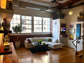 1090 Cherokee St, Unit 201 in Denver, CO - Foto de edificio - Building Photo