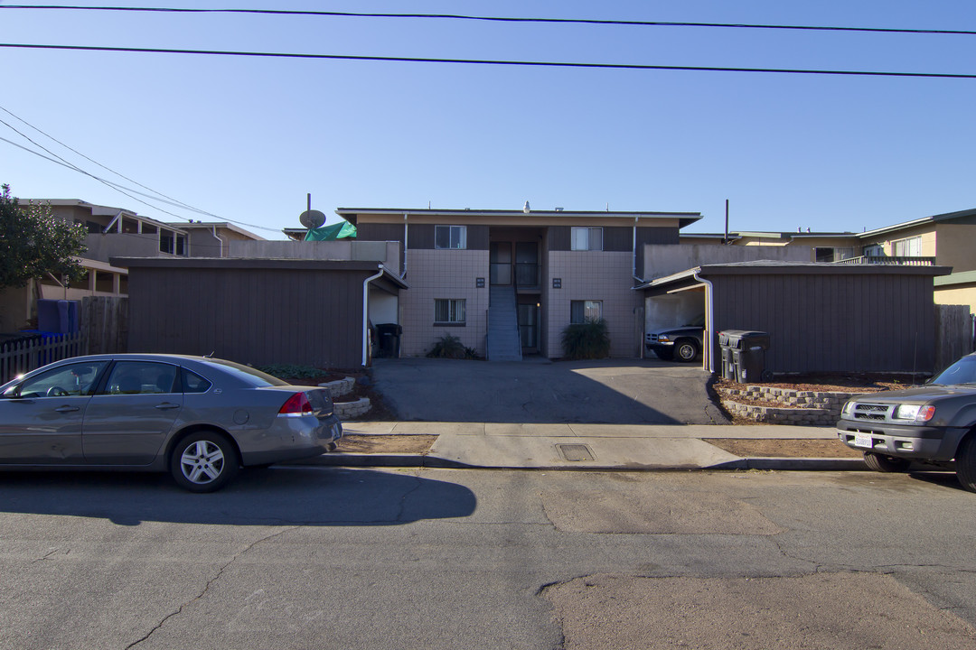 8573-8579 Glenhaven St in San Diego, CA - Foto de edificio