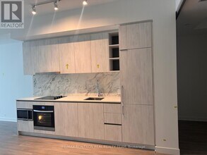 8-608 Wellesley St W in Toronto, ON - Building Photo - Building Photo