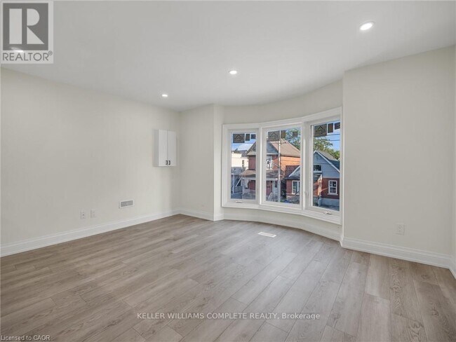 718 Cannon St E in Hamilton, ON - Building Photo - Building Photo