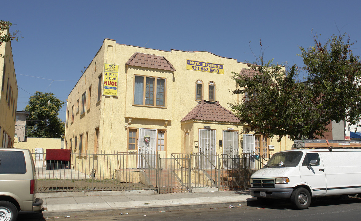 1207 Gordon St in Los Angeles, CA - Building Photo