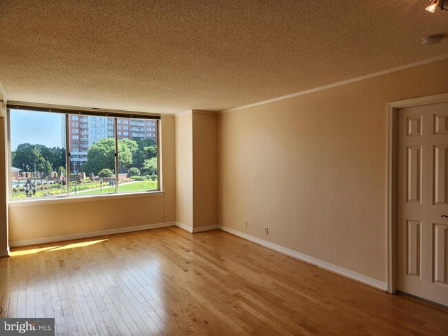 5809 Nicholson Ln in Rockville, MD - Building Photo - Building Photo