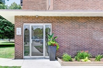 26 Willow Rd in Guelph, ON - Building Photo - Building Photo