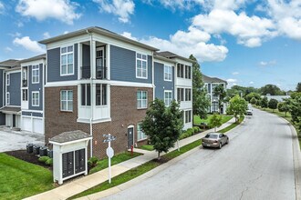 LINDEN SQUARE in Indianapolis, IN - Foto de edificio - Building Photo