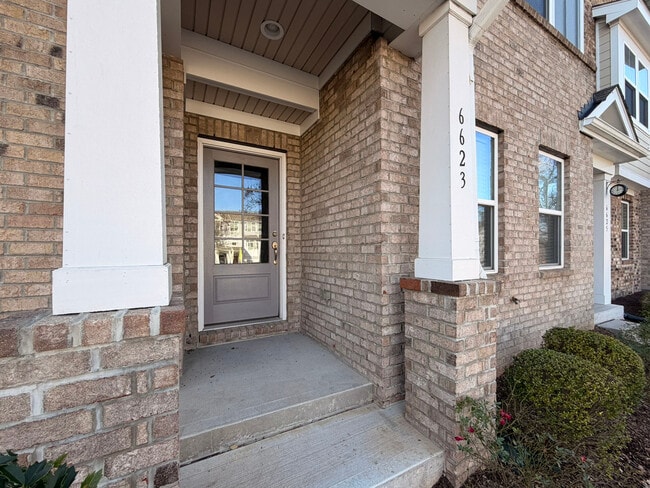 6623 Perry Creek Rd in Raleigh, NC - Foto de edificio - Building Photo