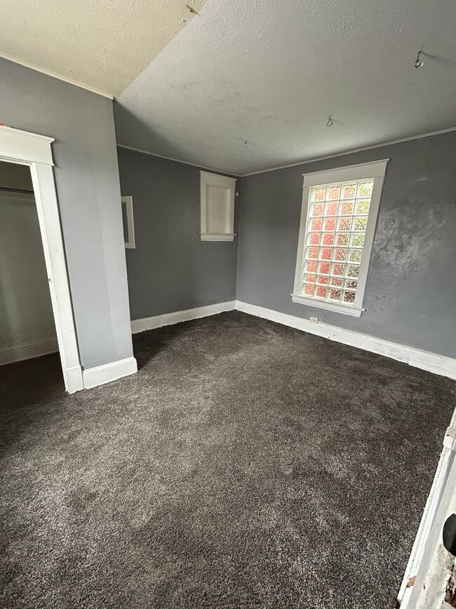 property at 426 W 7th St