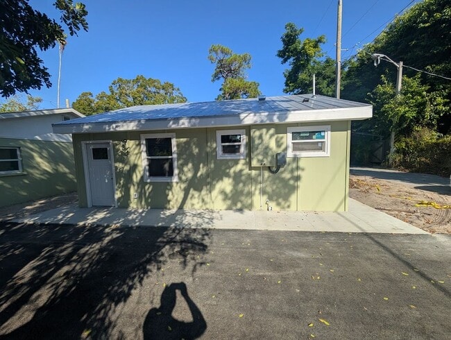 property at 1124 Cocoanut Ave