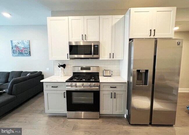 2034 Ridge Ave-Unit -3 in Philadelphia, PA - Foto de edificio - Building Photo